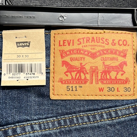 NWT - Levi's Premium 511 Slim Fit Men’s Jeans, Throttle-Dark Wash - Size 30Wx30L - Picture 9 of 10